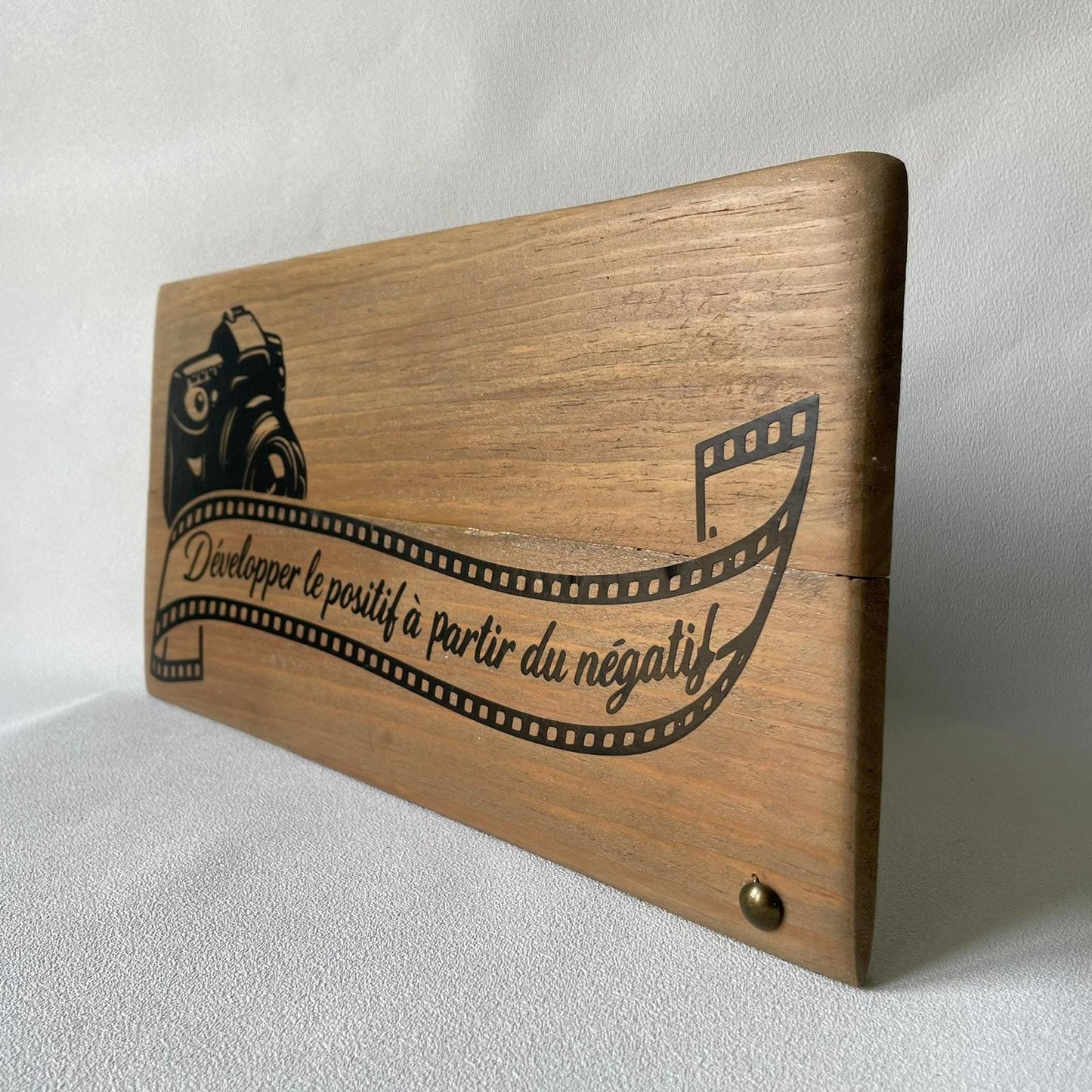 Pancarte en bois – DÉVELOPPER LE POSITIF À PARTIR DU NÉGATIF