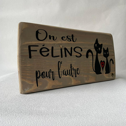 Pancarte en bois – ON EST FÉLINS POUR L’AUTRE