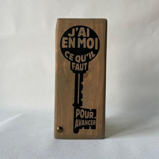Pancarte en bois – J’AI EN MOI CE QU’IL FAUT POUR AVANCER