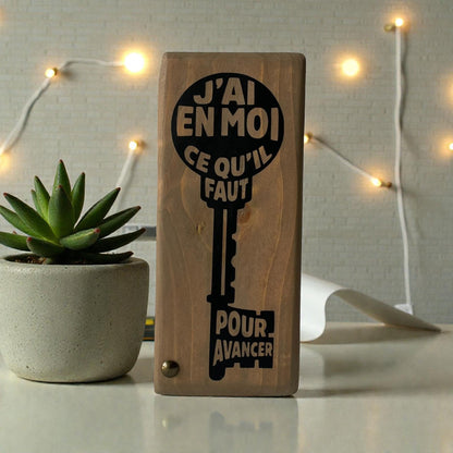 Pancarte en bois – J’AI EN MOI CE QU’IL FAUT POUR AVANCER