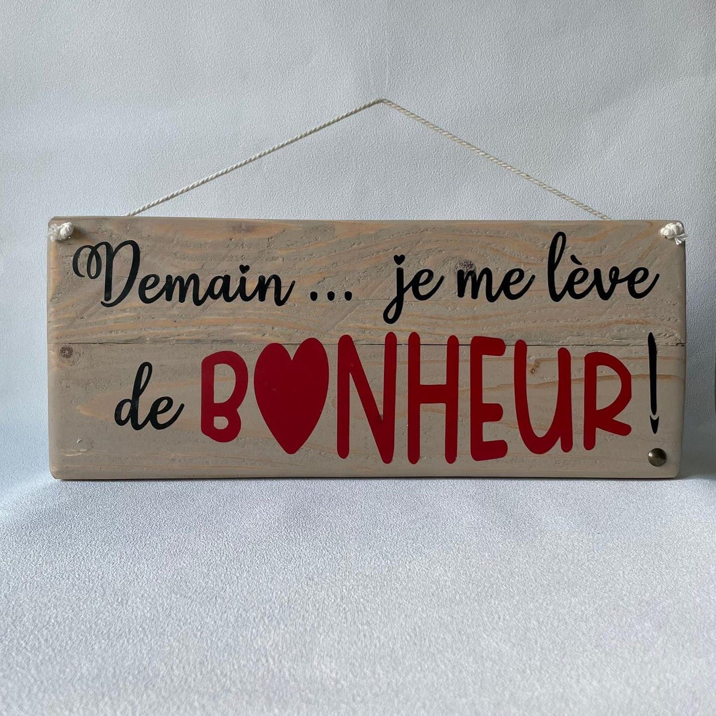 Pancarte en bois – DEMAIN… JE ME LÈVE DE BONHEUR !