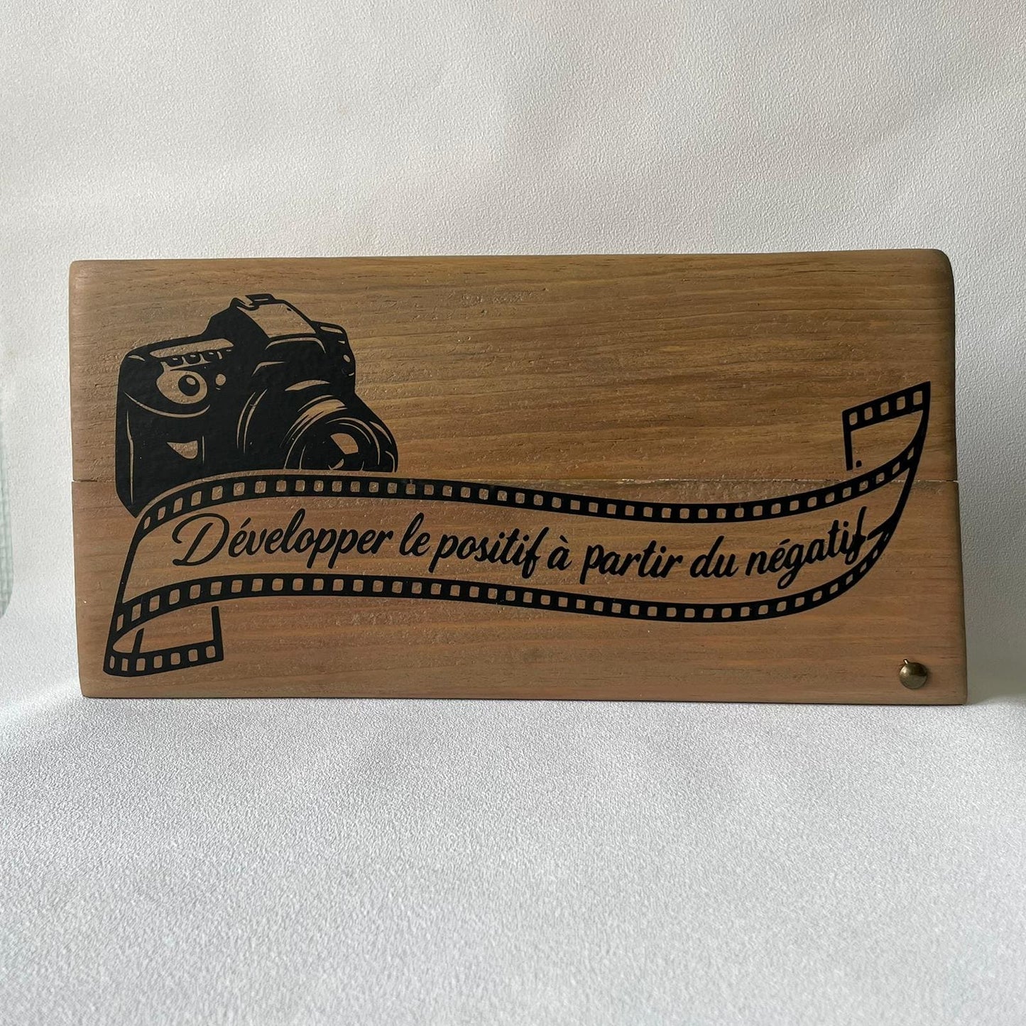 Pancarte en bois – DÉVELOPPER LE POSITIF À PARTIR DU NÉGATIF