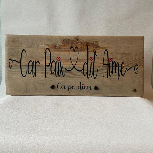 Pancarte en bois – CAR PAIX DIT AIME