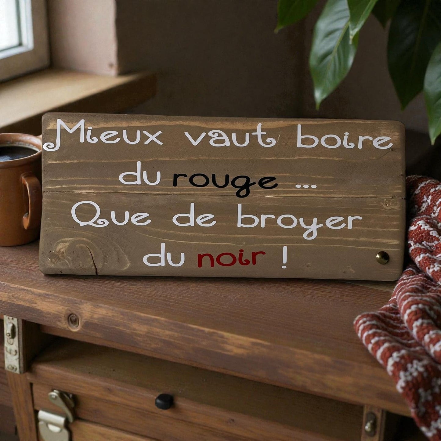 Pancarte en bois – MIEUX VAUT BOIRE DU ROUGE QUE DE BROYER DU NOIR