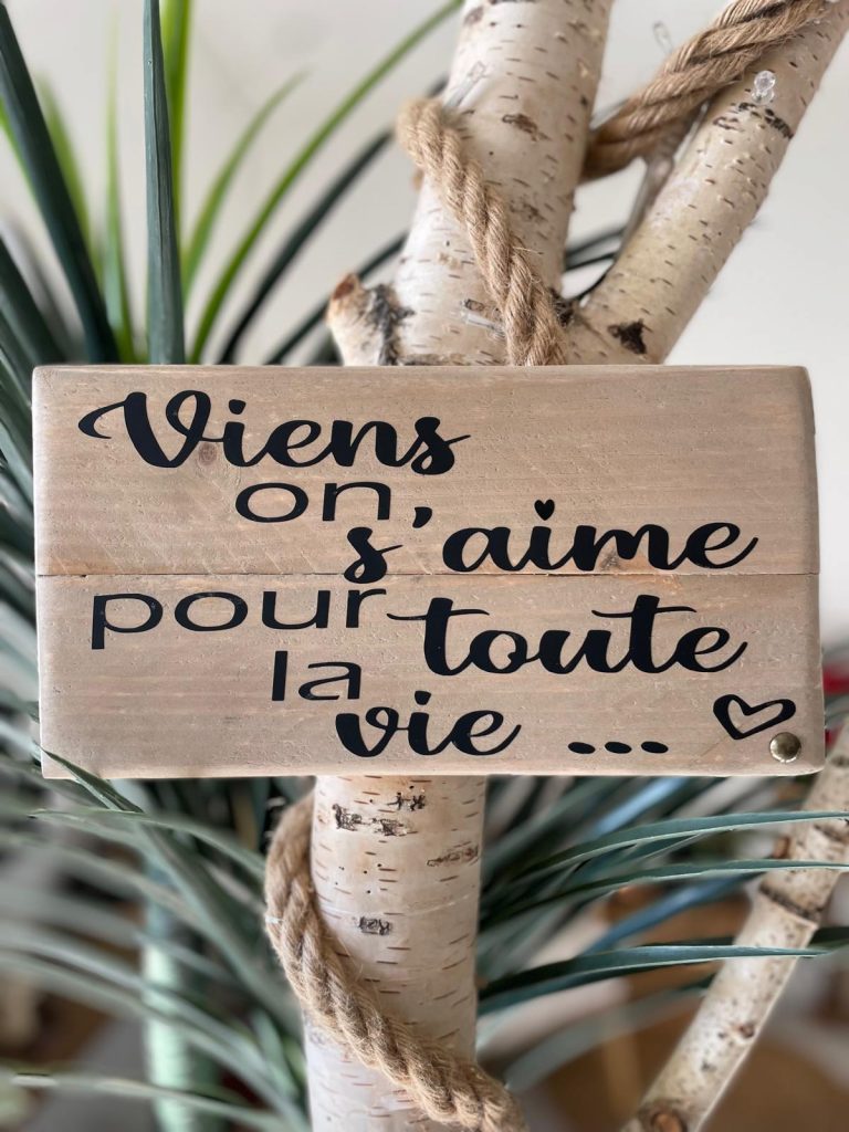 pancarte en bois viens on s'aime pour toute la vie